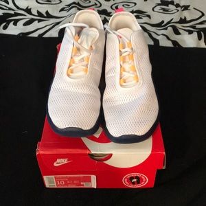 Nike Air Max Motion - Size 10 (womens) $95